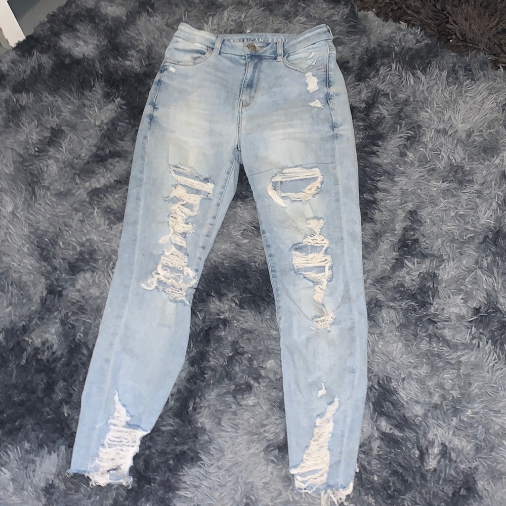 Size 4 light wash American eagle jeans